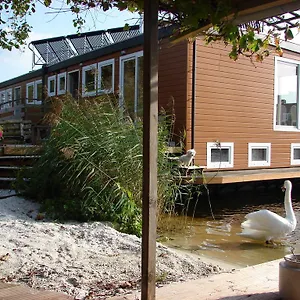  Bed & Breakfast Houseboat Between Windmills